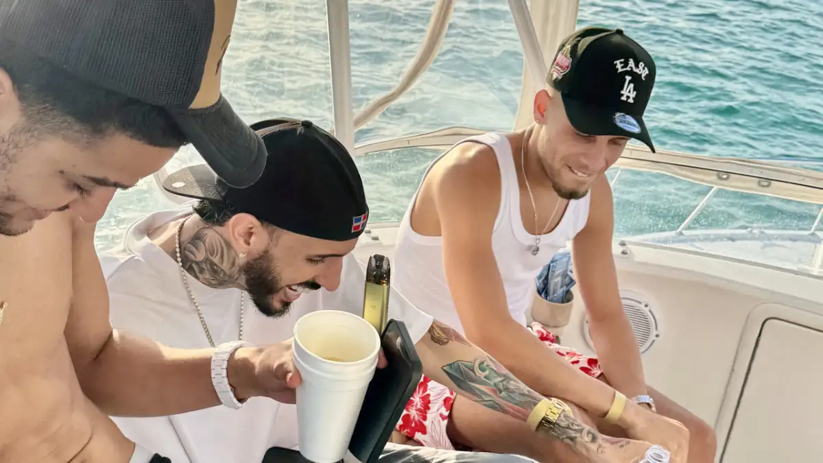 VVEX y Papy Crish encienden las redes grabando el próximo éxito del artista desde un yate — reporte NVVEX